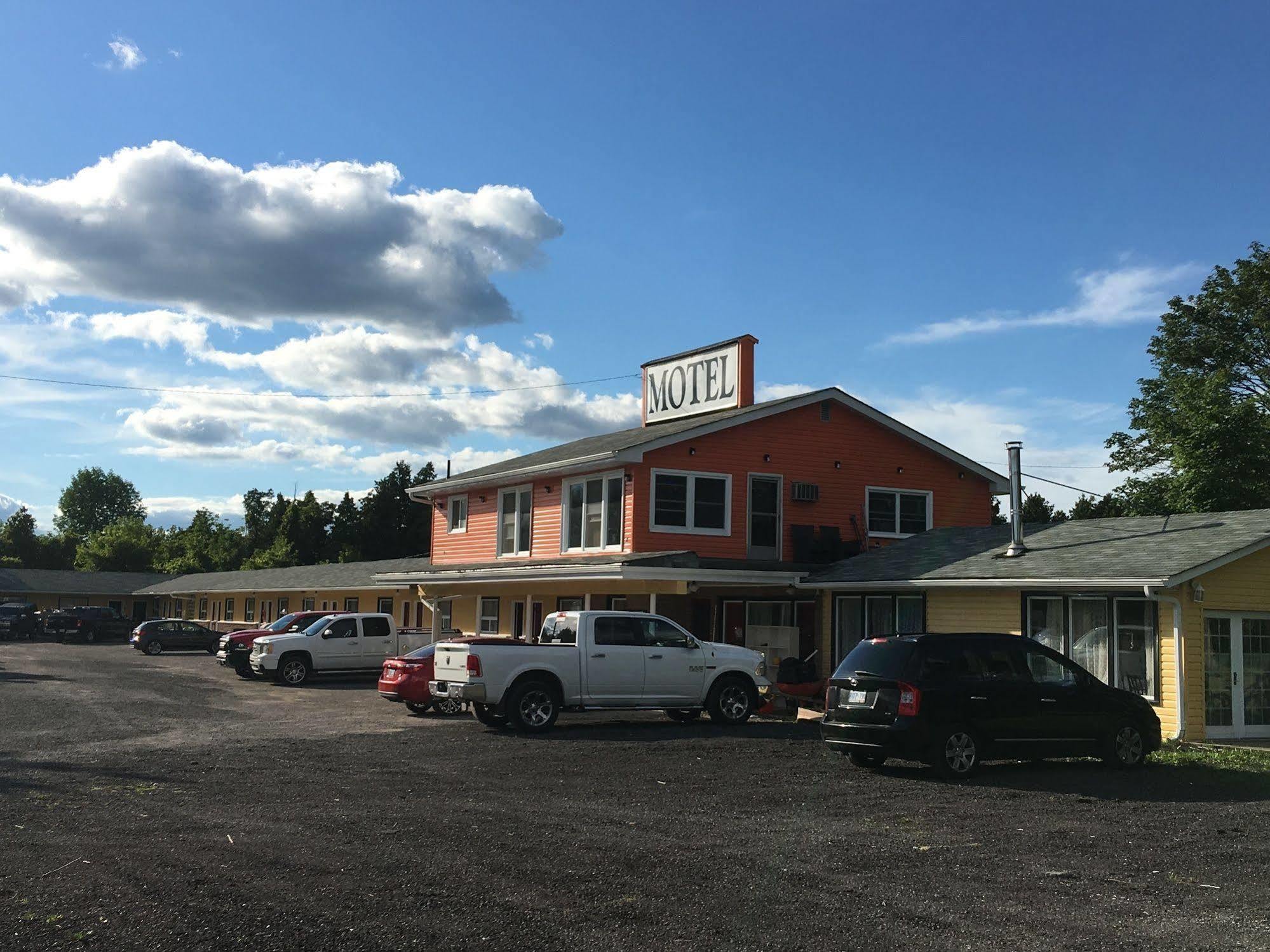 Knights Inn Кобург Экстерьер фото