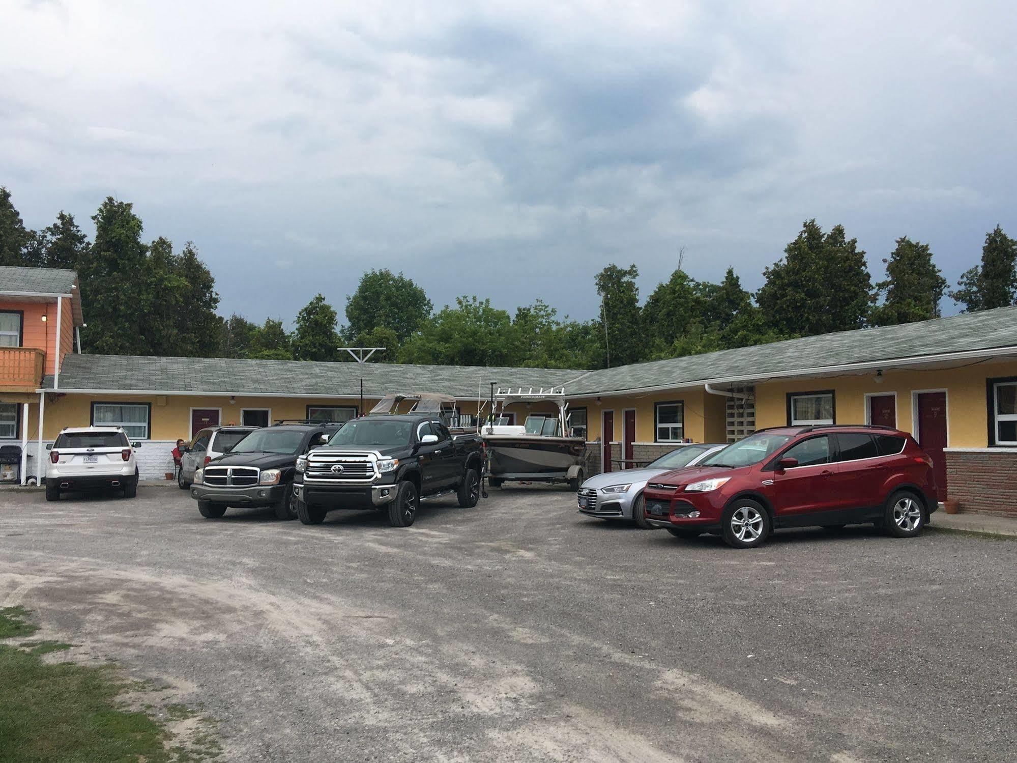 Knights Inn Кобург Экстерьер фото
