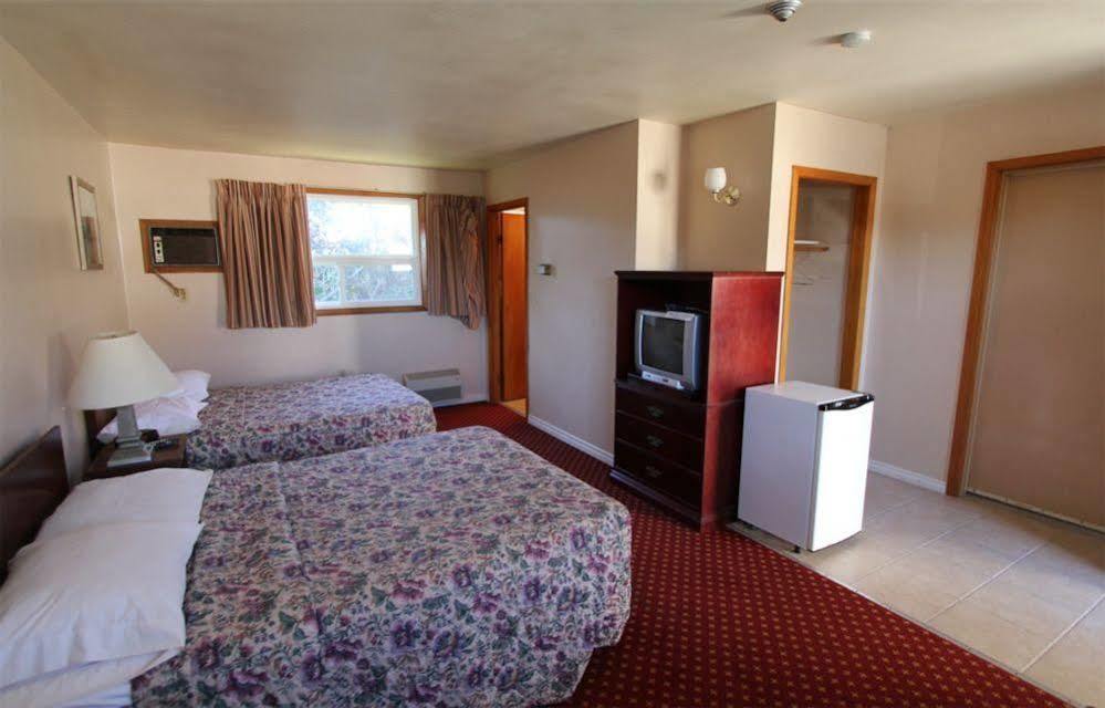 Knights Inn Кобург Экстерьер фото